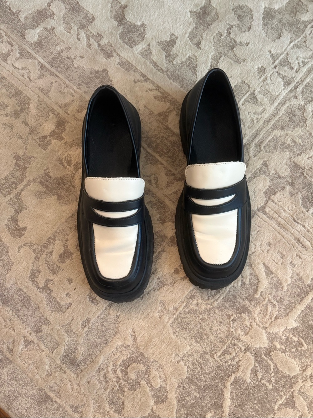 ALOHAS Black and White Penny Loafers